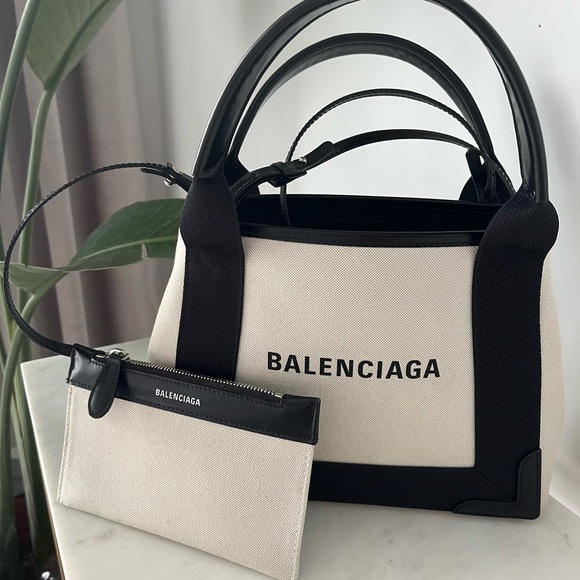 Balenciaga - Womens Navy XS Tote Bag in Black. - Picture 3 of 6